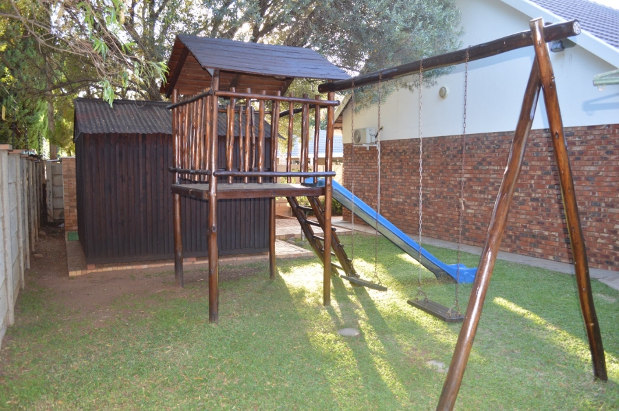 4 Bedroom Property for Sale in Flamwood North West